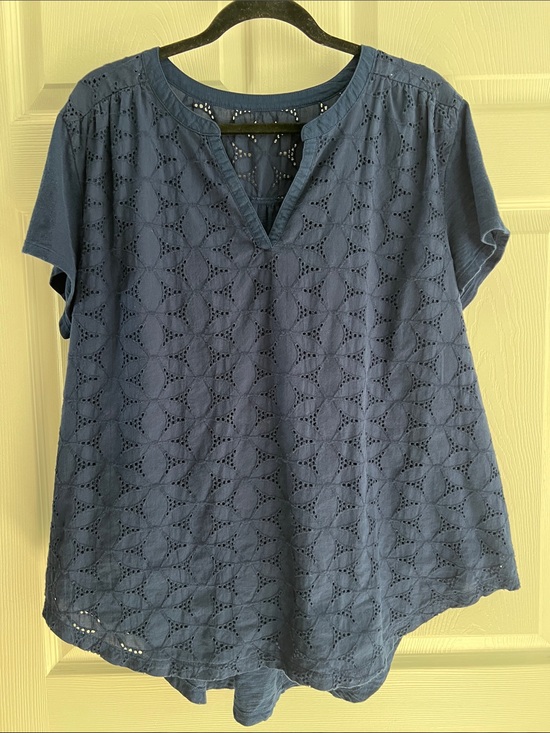 Tops - Navy Eyelet cotton Short-Sleeve Tunic with Split V-Neck